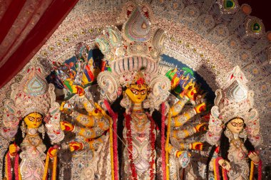 Durgotsava, olarak da bilinir Durga Puja Tanrıça Durga reveres Hindistan bir yıllık Hindu festivali var. Özellikle popüler Batı Bengal, Assam,: Tripura, Bihar, Jharkhand, Odisha, Bangladeş