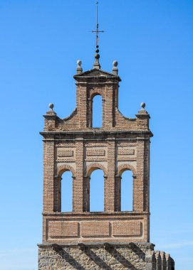 Ön kapı, Carmen, duvarlar Avila, İspanya kapılardan birini bir çan gable görünümünü