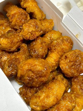 Crispy fried chicken with golden, crunchy skin and juicy, tender meat. A delicious and savory dish, perfect for any meal, served with dipping sauces or side dishes for extra flavor!