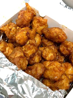 Crispy fried chicken with golden, crunchy skin and juicy, tender meat. A delicious and savory dish, perfect for any meal, served with dipping sauces or side dishes for extra flavor!