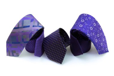 Mor kravat koleksiyonu