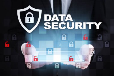 Sanal ekran üzerinde veri koruma ve siber güvenlik kavramı.