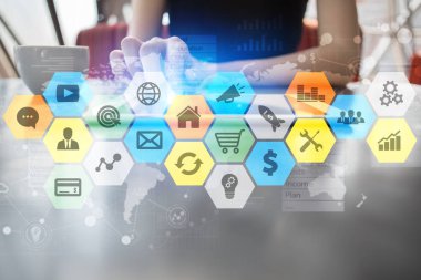 Renkli uygulamaları simgeler ve grafikler sanal ekran üzerinde. İş, internet ve teknoloji kavramı.