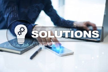İş çözümleri kavramı sanal ekrandaki.