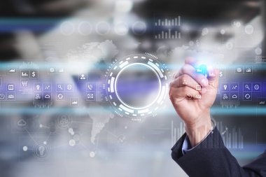 Internet, iş ve teknoloji kavramı. Sanal ekran simgeleri, diyagramlar ve grafikler arka planda.