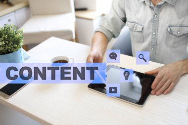 Sanal ekran içerik metni. İş kavramı, teknoloji ve internet. 