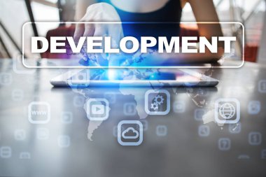 Sanal ekran üzerinde geliştirme kavramı. Yazılım. Kişisel.