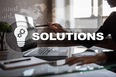 İş çözümleri kavramı sanal ekrandaki.