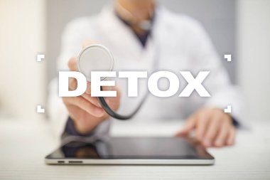 Tıp doktoru Detoks sanal ekran seçin. Sağlık kavramı.