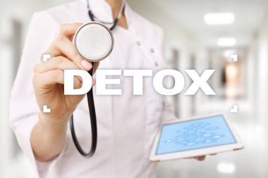 Tıp doktoru Detoks sanal ekran seçin. Sağlık kavramı.