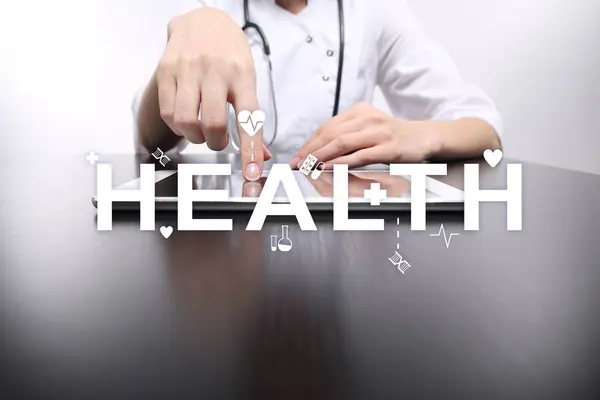 Good health check. Medical doctor using modern virtual screen computer. — Stock Photo, Image