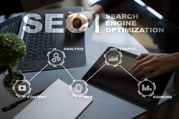 SEO. Optimizarea motorului de căutare. Digital online marketing și conceptul de tehnologie Inetrmet . — Fotografie, imagine de stoc
