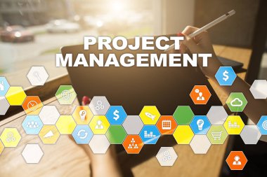 Sanal ekran üzerinde proje yönetimi. İş kavramı.