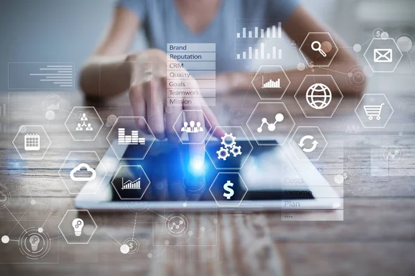 İş ve teknoloji kavramı. Grafikler ve sanal ekran arka planı simgeleri.