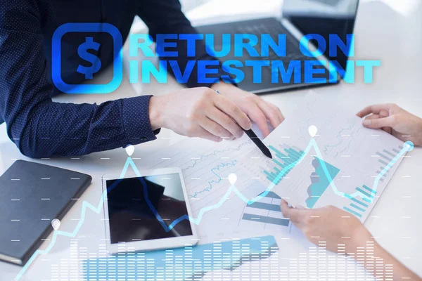 ROI, Return on investment business and technology concept. Fundo de tela virtual . — Fotografia de Stock