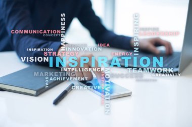 Sanal ekran üzerinde ilham kelimeler bulut.