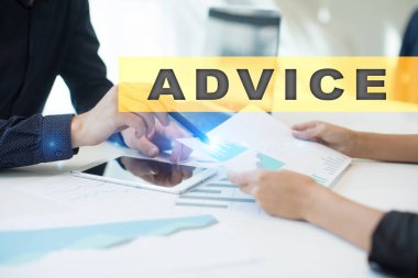 Sanal ekran tavsiye metni. İş kavramı, teknoloji ve internet. 