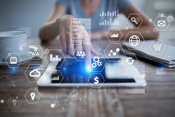 İş ve teknoloji kavramı. Grafikler ve sanal ekran arka planı simgeleri.