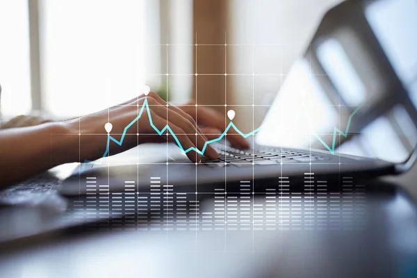 Diagramy i wykresy z wirtualnego ekranu. Strategii biznesowej, technologii analizy danych i koncepcji wzrostu finansowa. — Zdjęcie stockowe