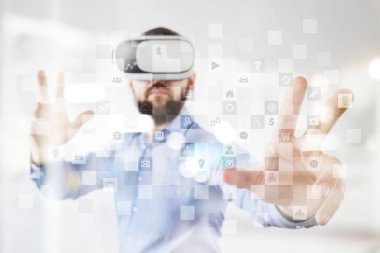 Sanal ekran arayüzü ile uygulamaları kutsal kişilerin resmi. Apps. Strateji planlama Internet teknoloji kavramı.