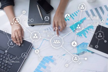 İnsanlar ağ. Organizasyon yapısı. Saatlik sosyal medya. Internet ve teknoloji kavramı.