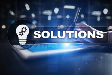 İş çözümleri kavramı sanal ekrandaki.