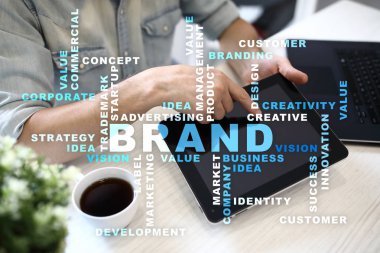 Marka kavramı sanal ekran üzerinde. İş kavramı. Kelime bulutu.