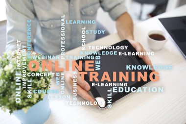 Çevrimiçi eğitim sanal ekran üzerinde. Eğitim kavramı. Kelime bulutu.