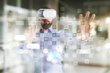 Sanal ekran arayüzü ile uygulamaları kutsal kişilerin resmi. Apps. Strateji planlama Internet teknoloji kavramı.