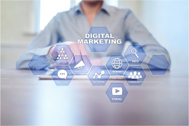 Dijital Pazarlama teknoloji kavramı. Internet. Online. Arama Motoru Optimizasyonu. SEO. SMM. reklam.