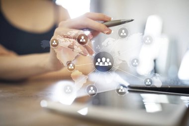 İnsanlar organizasyon yapısı. Saatlik insan kaynakları ve işe alım. İletişim, internet teknolojisi. İş kavramı