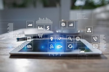 Sanal ekran arayüzü ile uygulamaları kutsal kişilerin resmi. Apps. Strateji planlama Internet teknoloji kavramı.