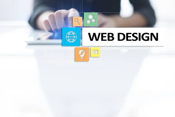 Web design en ontwikkeling concept op het virtueel scherm. — Stockfoto