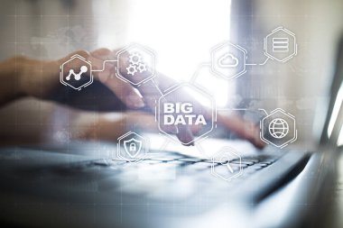 Sanal ekran üzerinde büyük veri teknoloji ve internet kavramı.
