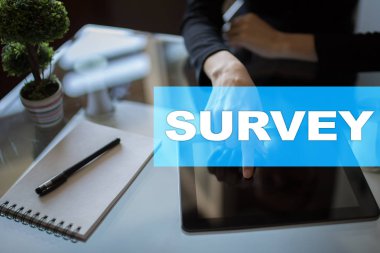 Sanal ekran üzerinde metin araştırması. Geri bildirim ve müşteriler görüşler. İş internet ve teknoloji kavramı. 