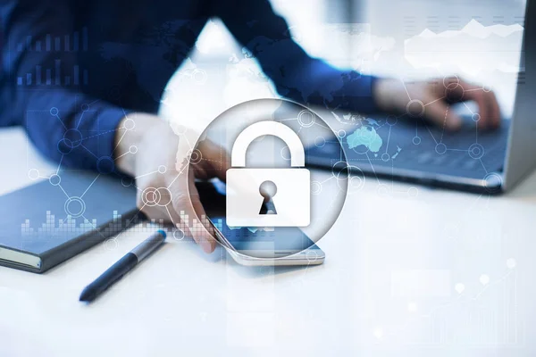 Ciberseguridad, protección de datos, seguridad de la información y cifrado. tecnología de Internet y concepto de negocio . — Foto de Stock