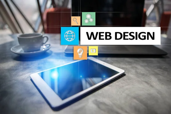 Web design en ontwikkeling concept op het virtueel scherm. — Stockfoto