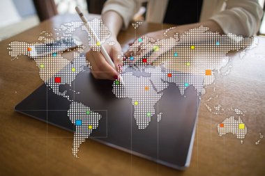 Dünyalar Sanal ekranda eşleştirir. İş, internet ve teknoloji kavramı.