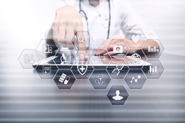 Tıp ve sağlık kavramı. Tıp doktoru modern pc ile çalışma. Elektronik sağlık kaydı. EHR, Emr.