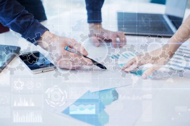 Sanal ekran üzerinde vites. İş strateji ve teknoloji kavramı. Otomasyon işlemi.