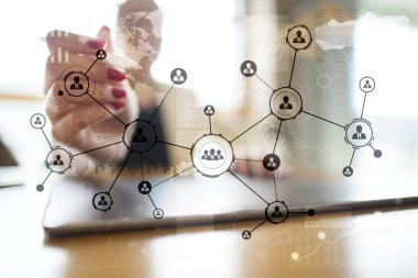 İnsanlar simgeler yapısı sosyal ağ. Saatlik insan kaynakları yönetimi. İş internet ve teknoloji kavramı.