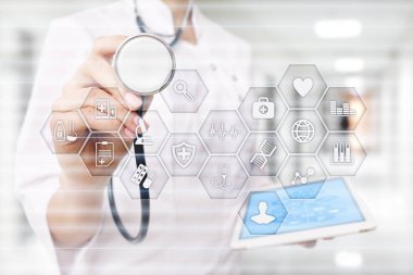 Tıp ve sağlık kavramı. Tıp doktoru modern pc ile çalışma. Elektronik sağlık kaydı. EHR, Emr.