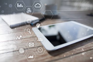 İş ve teknoloji kavramı. Grafikler ve sanal ekran simgeleri.