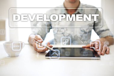Web geliştirme araçları kavramı sanal ekran üzerinde. Programlama dili ve komut dosyaları. Php, Sql, Html, Java ve diğerleri.