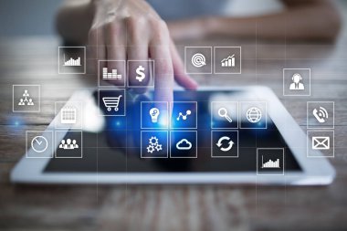 Sanal ekran arayüzü ile uygulamaları kutsal kişilerin resmi. Apps. Strateji planlama. Internet teknoloji kavramı.