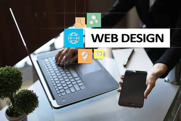 Web design en ontwikkeling concept op het virtueel scherm. — Stockfoto