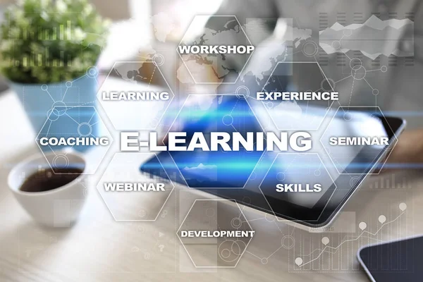 E-öğrenme sanal ekran üzerinde. Internet eğitim kavramı. — Stok fotoğraf