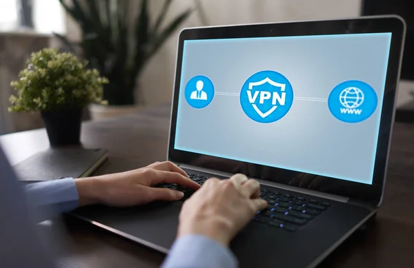 VPN. Віртуальна приватна мережа. Безпечне зашифроване з'єднання. Анонімний Інтернет за допомогою . — стокове фото