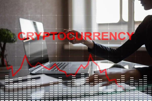 Cryptocurrency crisis op virtueel scherm. Bitcoin en Ethereum falls. — Stockfoto