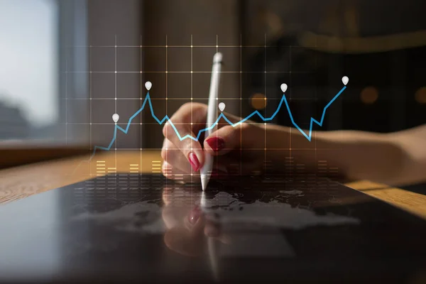 Diagramy i wykresy z wirtualnego ekranu. Strategii biznesowej, technologii analizy danych i koncepcji wzrostu finansowa. — Zdjęcie stockowe